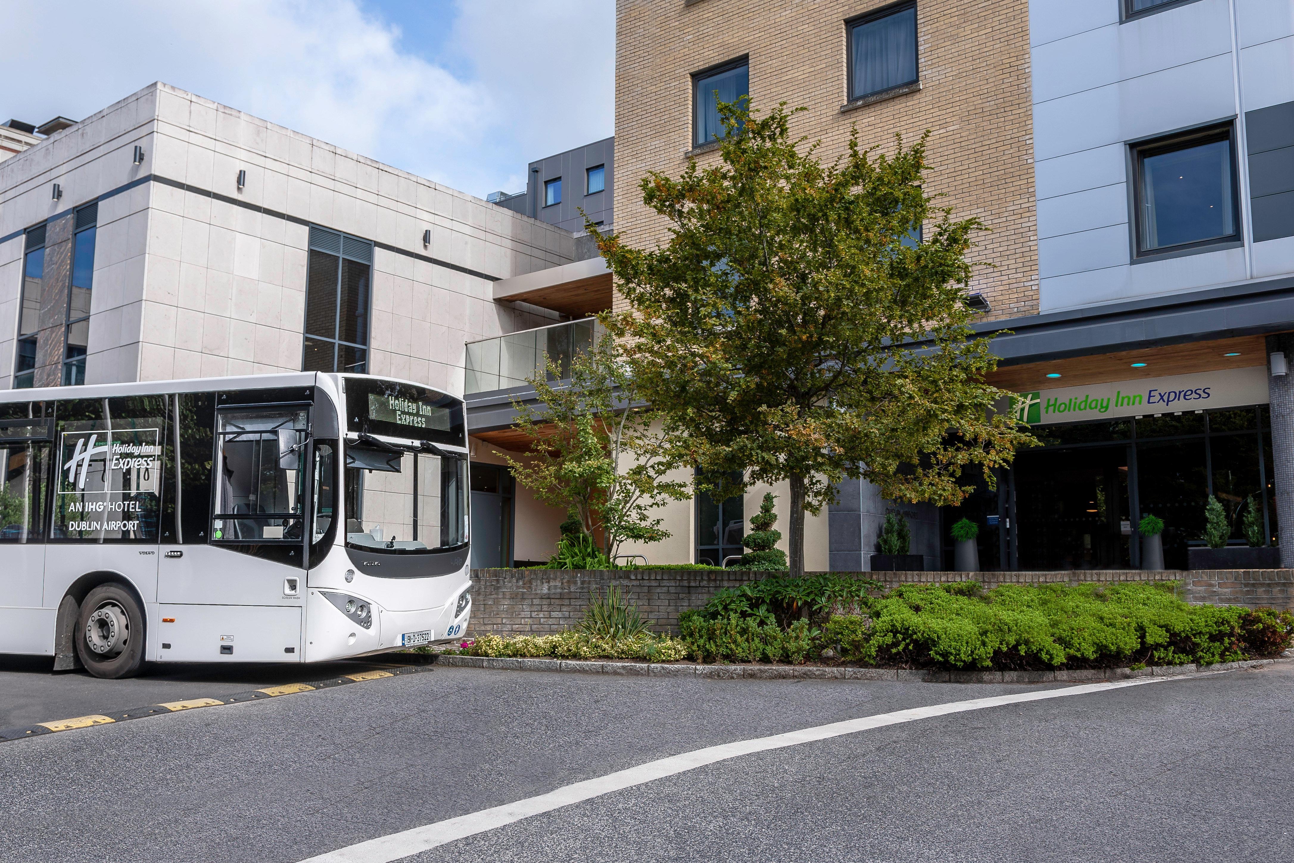 Holiday Inn Express Dublin-Airport, An Ihg Hotel Santry Exterior foto