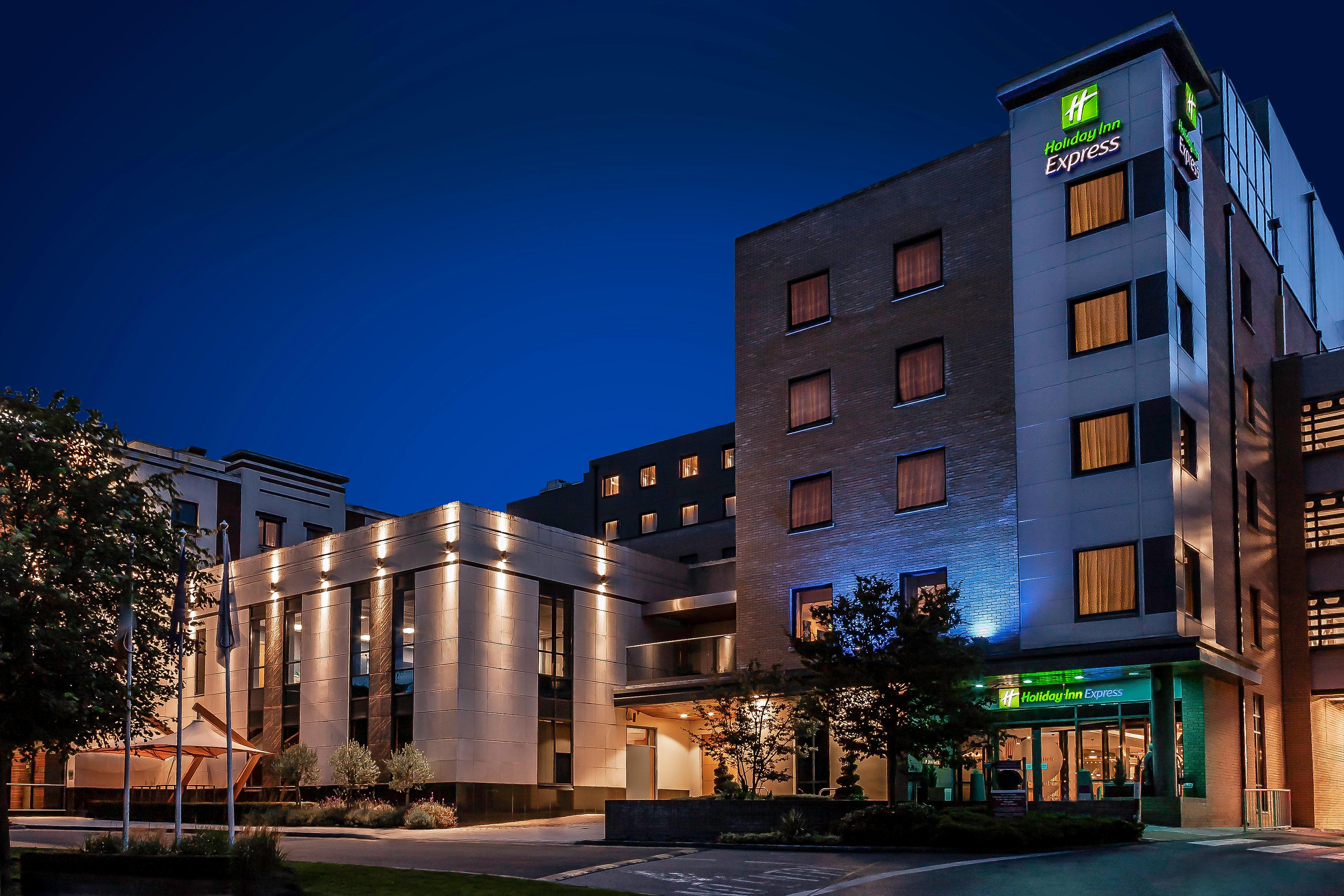 Holiday Inn Express Dublin-Airport, An Ihg Hotel Santry Exterior foto